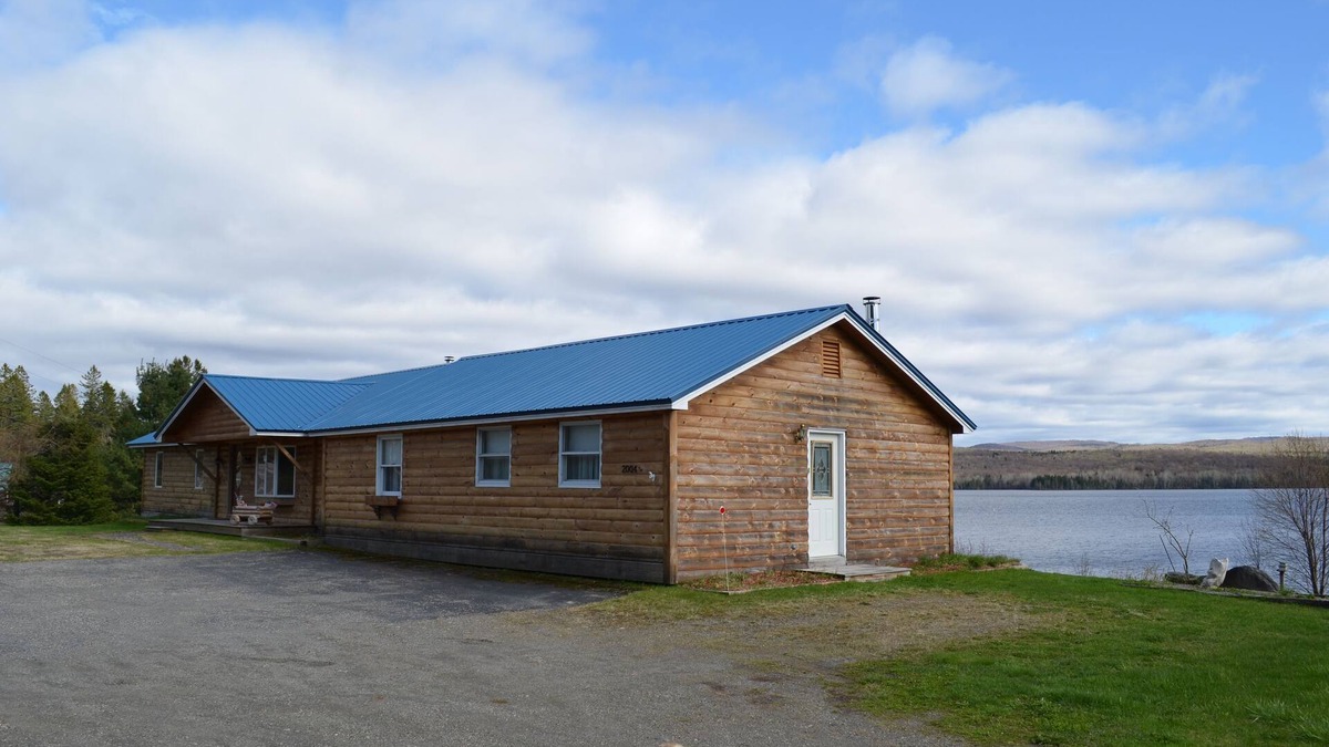 Pittsburg House | STUNNING VIEWS OF LAKE FRANCIS