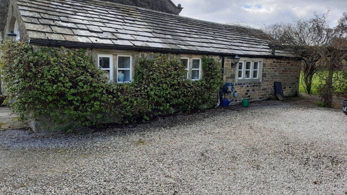 Addingham Apartment | Stunning views over Wharfedale from spacious studio apartment.