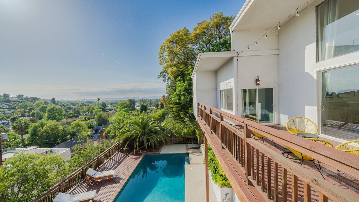 Studio City House | Stunning Views Retro House with Pool/Spa