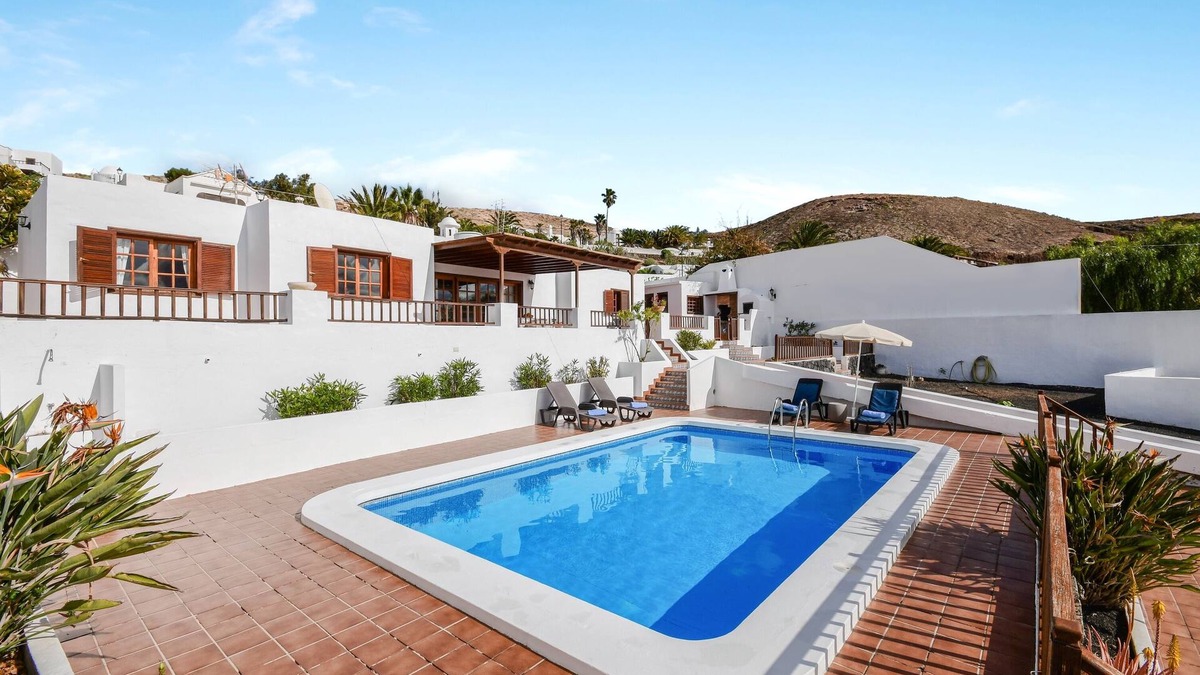 Nazaret Villa | Stunning Villa Casa Concha with Mountain View, Sea View, Wi-Fi, Garden