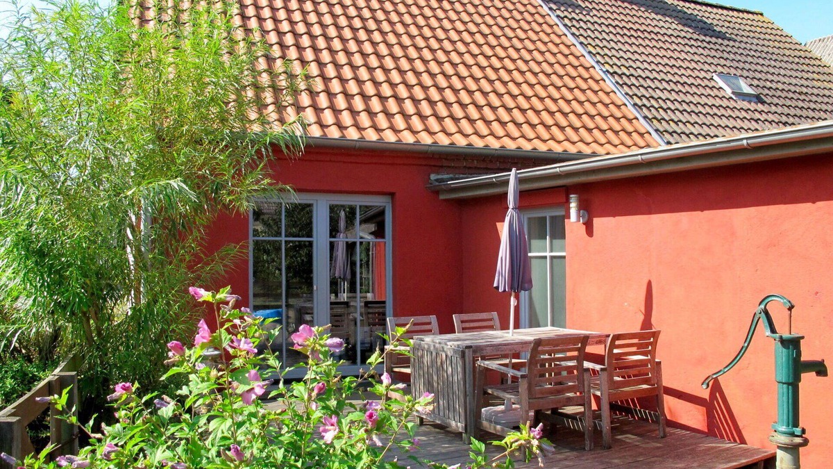 Leopoldshagen House | Stunning villa for 5 people with TV, terrace and pets allowed