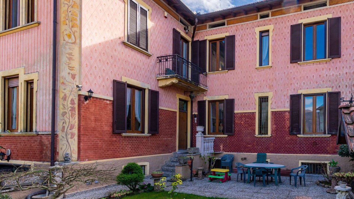 Porto Ceresio House | Stunning villa for 7 people with WIFI, TV and balcony