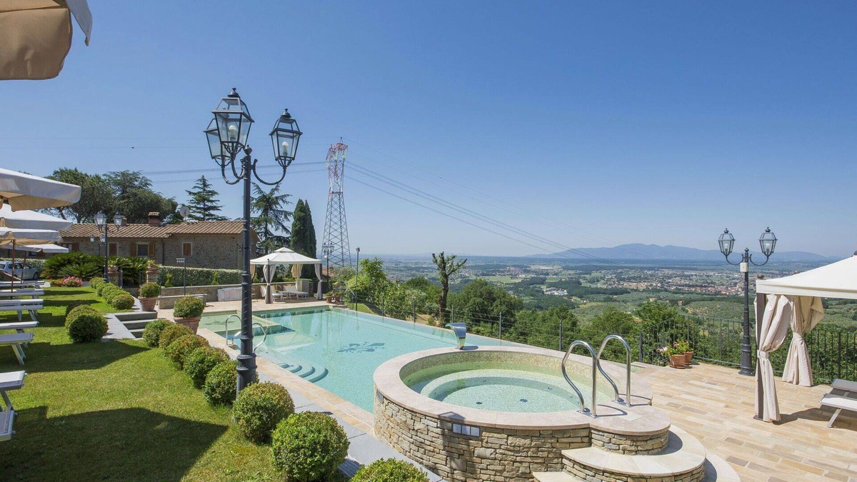 Giugnano Villa | Stunning villa for 5 guests with A/C, WIFI, pool, TV and panoramic view