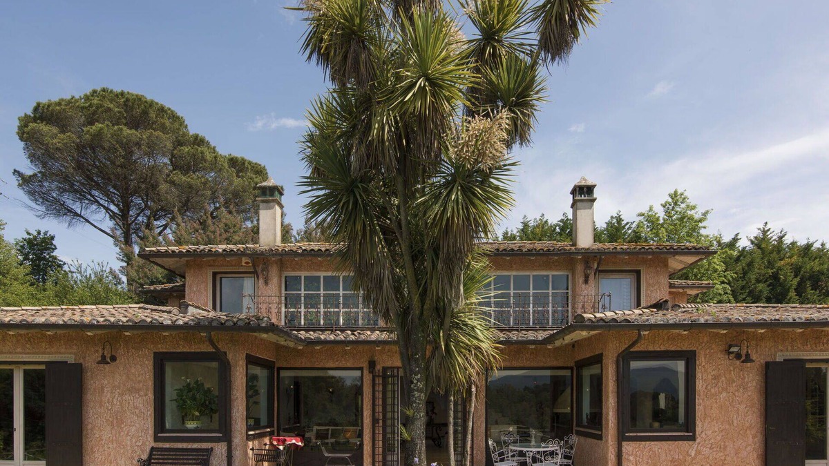 Genazzano Villa | Stunning villa for 14 guests with A/C, hot tub, WIFI, pool, TV and pets allowed