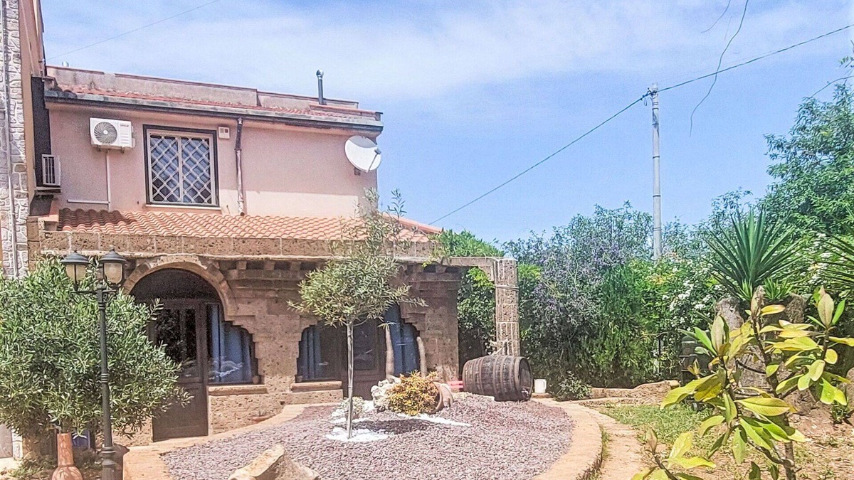 Misilmeri House | Stunning villa for 10 people with WIFI, A/C, private pool, TV, terrace and pets allowed