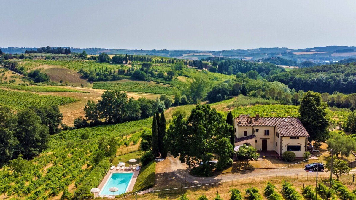 Scandicci House | Stunning villa for 16 people with WIFI, private pool, TV, patio, pets allowed and panoramic view