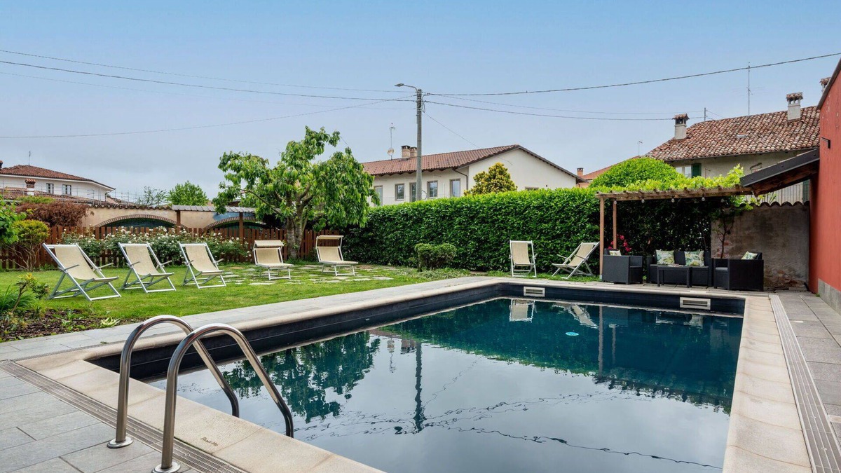 Narzole House | Stunning villa for 12 people with pool, A/C, WIFI, TV, terrace and pets allowed