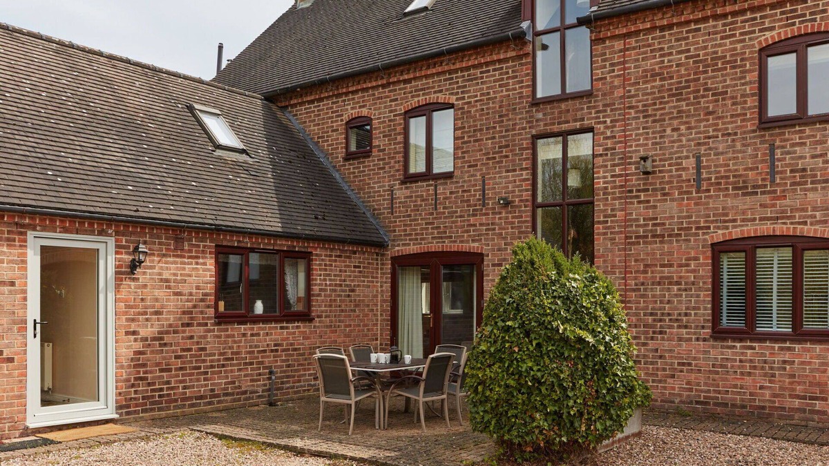 Dalbury Lees House | Stunning villa for 19 guests with hot tub, WIFI