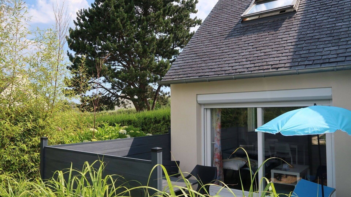 Locquirec House | Stunning villa for 3 guests with WIFI, TV, patio and pets allowed