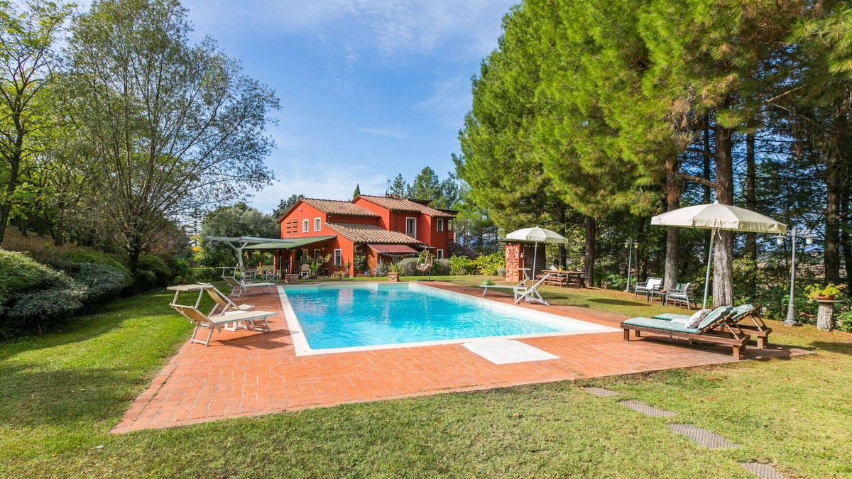 Fucecchio Villa | Stunning villa for 4 guests with WIFI, private pool and TV