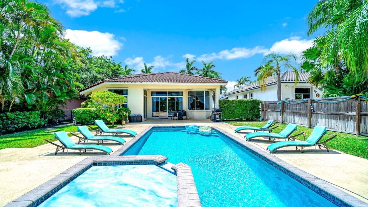 South Lake Villa | Stunning Villa Heated Pool Near Hollywood Beach