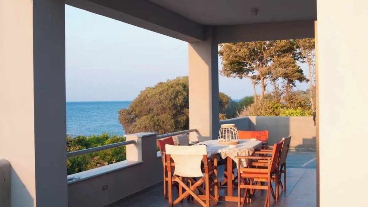 Karlovassi Villa | Stunning villa in Samos with spectacular views of the aegean sea and sunset