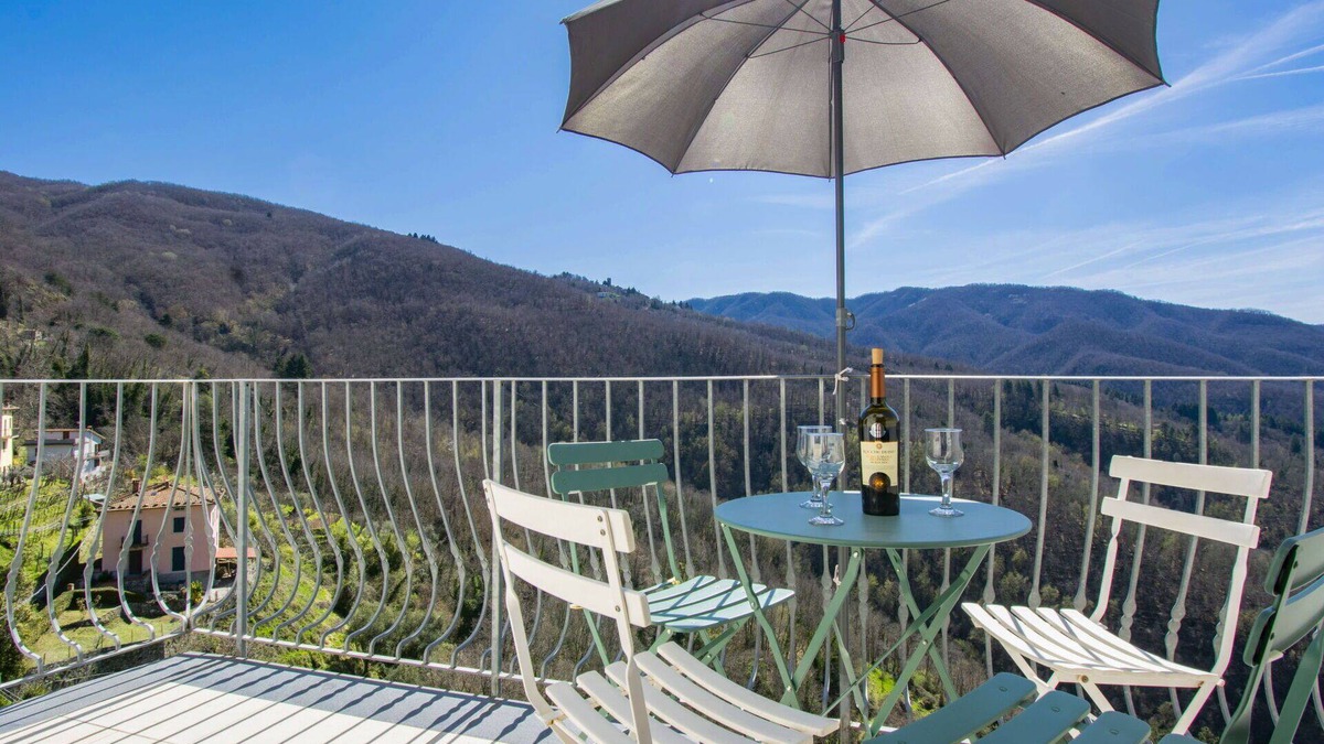 Casoli House | Stunning villa for 6 people with WIFI, private pool, TV, terrace and pets allowed