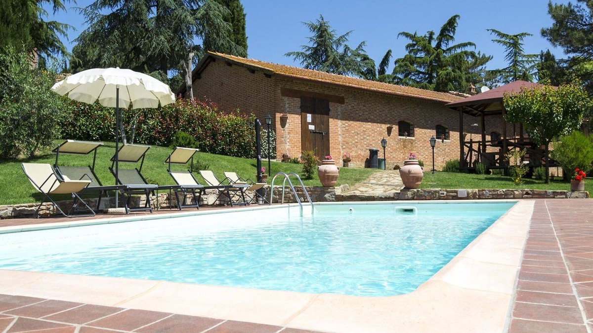 Farneta Villa | Stunning villa for 4 people with A/C, WIFI, private pool, TV and panoramic view, close to Cortona