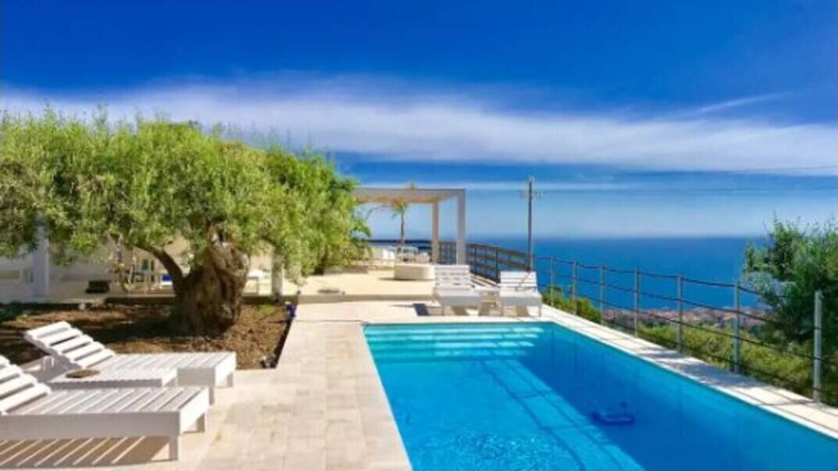 Pollina Villa | Stunning Villa Private Pool and Sea Views Minutes frm Cefalù & Beautiful Beaches