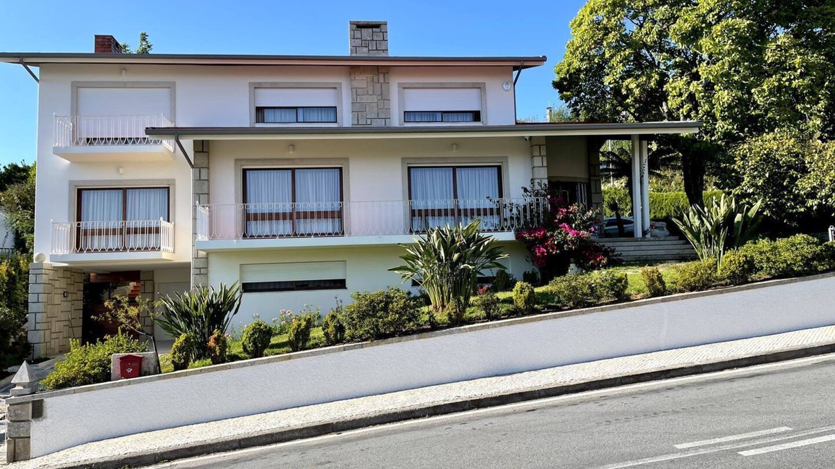 Sever do Vouga Villa | Stunning Villa. Discover some details from several generations