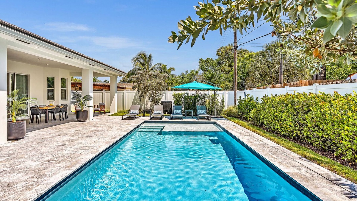 Poinsettia Heights House | Stunning Villa near Las Olas Beach Heated Pool