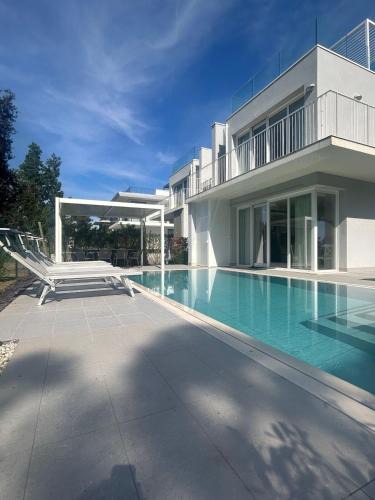 Isola Albarella Villa | Stunning villa with pool and lagoon view
