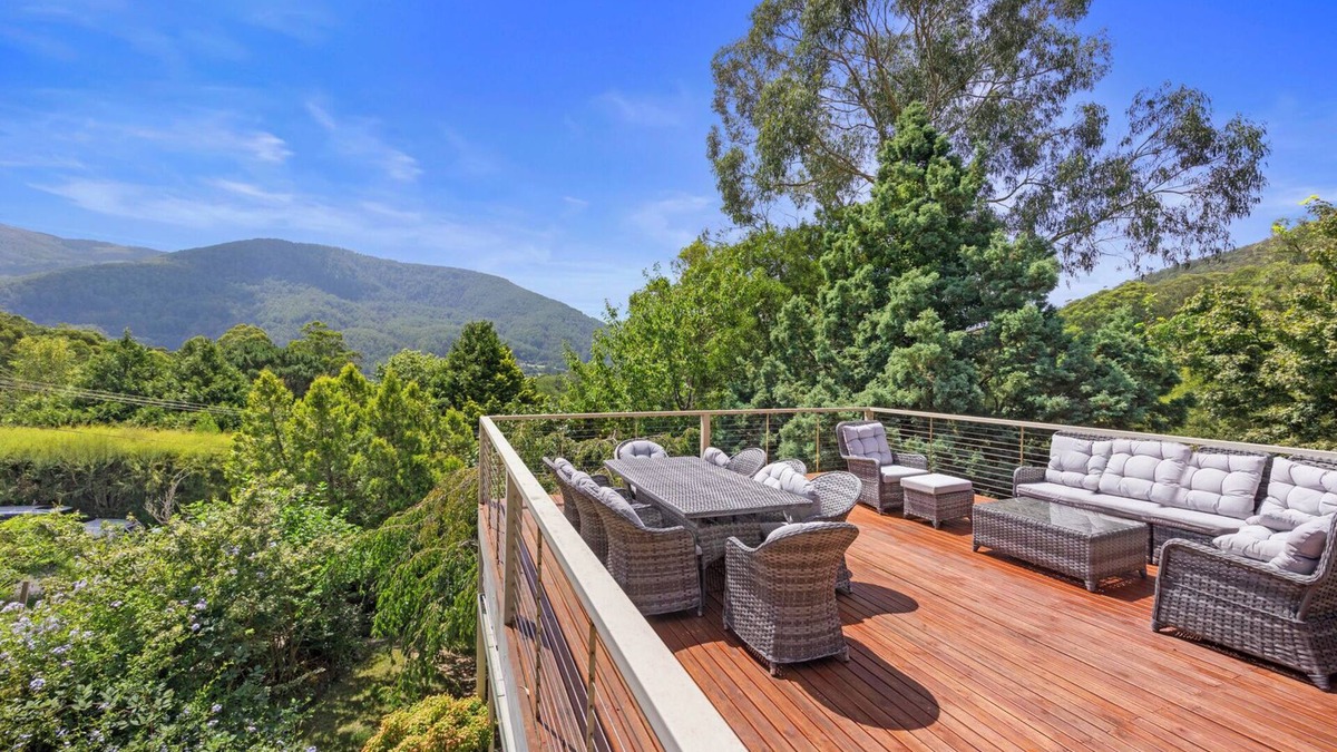 Warburton Apartment | Stunning Warburton Mountain Views & Outdoor Living