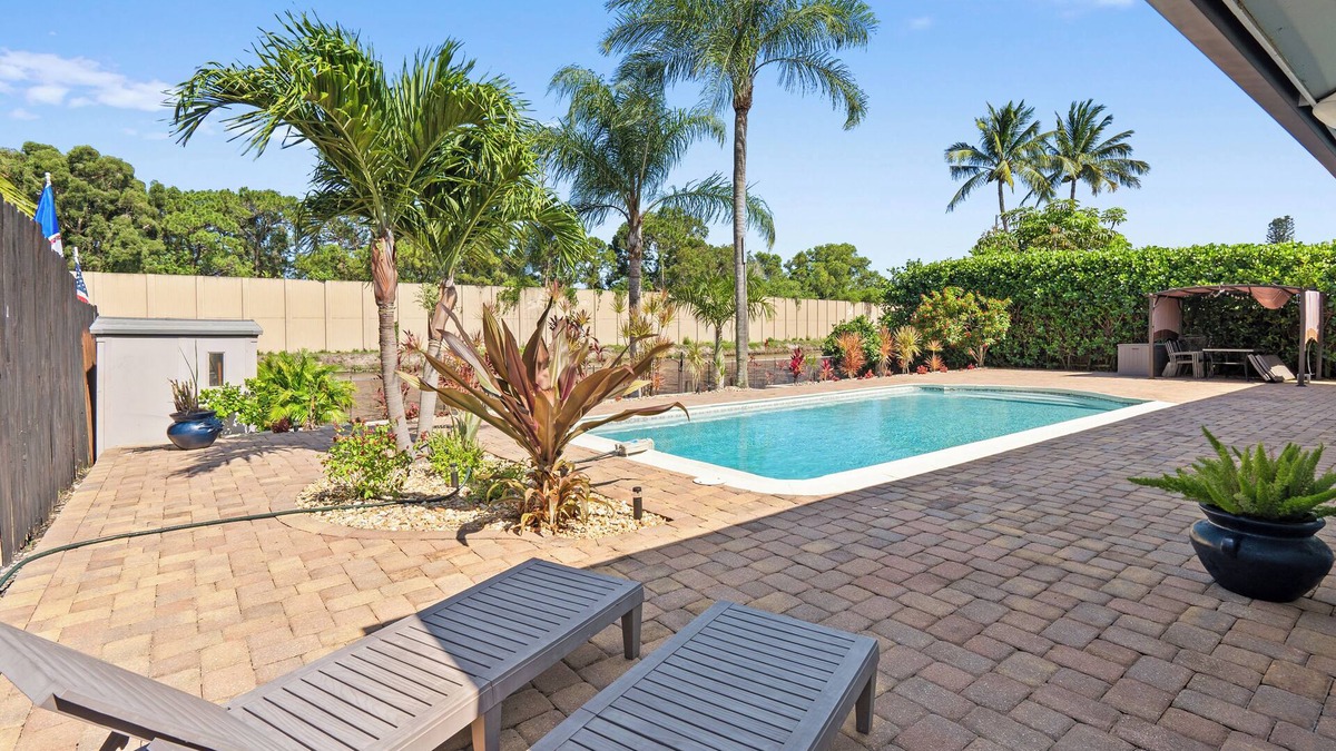 Golfview Harbor House | Stunning Waterfront 3BD/2BA Home w/Heated Pool- 1 Mile from Beach!