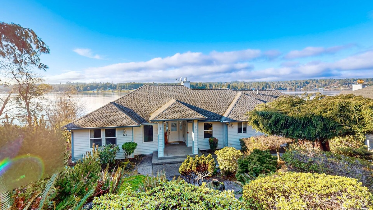 Shelton House | Stunning waterfront home offering breathtaking canal views