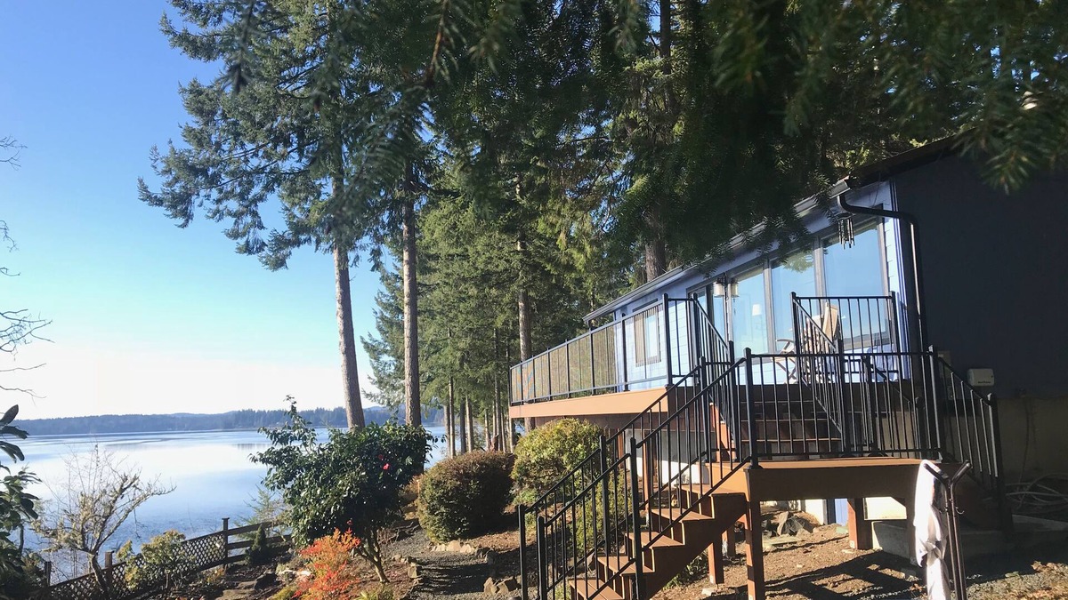 Olympia House | Stunning Waterfront - PNW Gem Hot Tub, Mountain Views, Fireplace