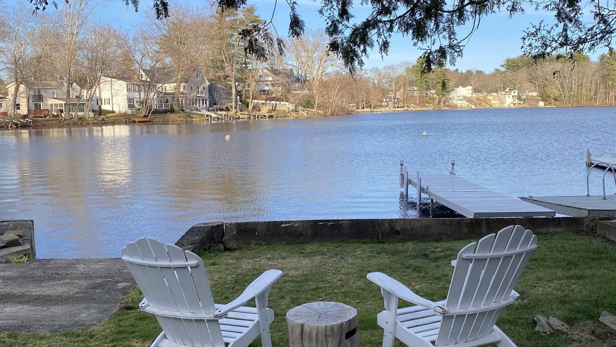 Amesbury Apartment | Stunning waterfront retreat on lake Attitash- Dog friendly