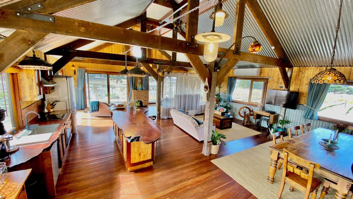 Brukunga Apartment | Stunningly built open-plan Studio in natural pastureland setting