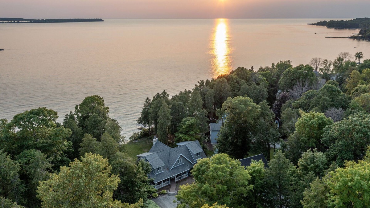 Sturgeon Bay Cabin | Sturgeon Bay Waterfront home- Second Story deck for sunsets!