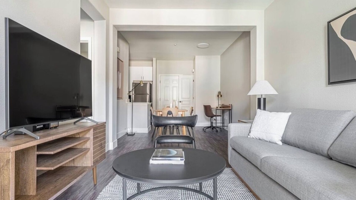 Ryland Apartment | Stylish 1 bed 1 bath apartment- 10 mins from the bay