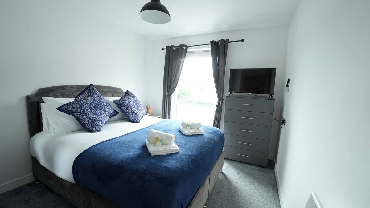 Bon-y-maen Apartment | Stylish 1 bedroom apartment sleeps 4