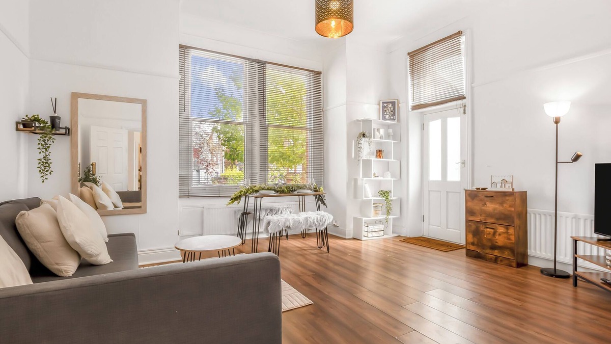 Croham Apartment | Stylish 1BR Flat|Terrace|Free Parking|Rail Station