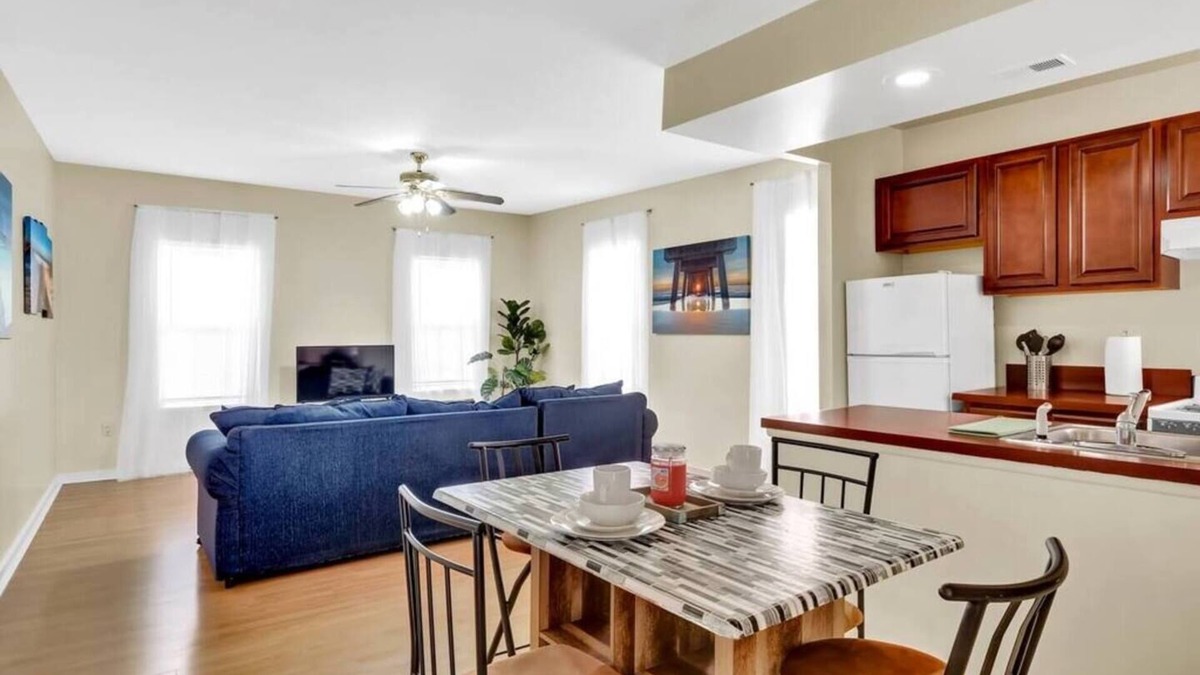 Graduate Hospital Apartment | Stylish 1BR: Prime Location