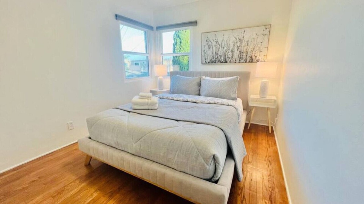 Kensington House | Stylish 1Br Retreat w/Garage AC Close 2 Everything