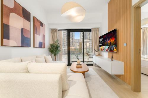 Nad Al Sheba Apartment | Stylish 1BR with Netflix Pool & Gym Access