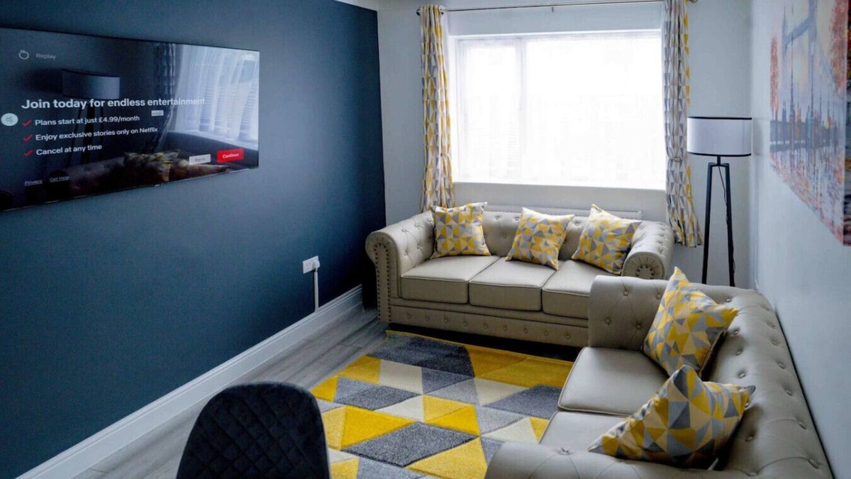 Belvedere Apartment | Stylish 2-bed retreat near transport links
