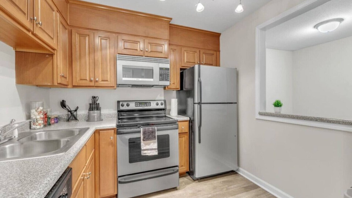 Crabtree Apartment | Stylish 2 Bed Suite—in Crabtree Valley Raleigh!