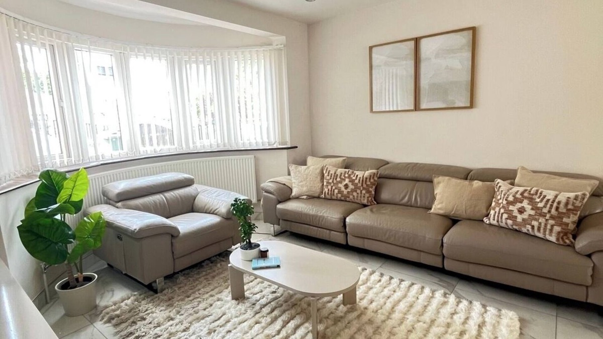 Sudbury House | Stylish 2 Bedroom House Wembley