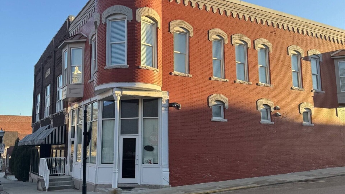 French Lick Apartment | Stylish 2-bedroom apartment with WiFi, AC in fabulous downtown French Lick