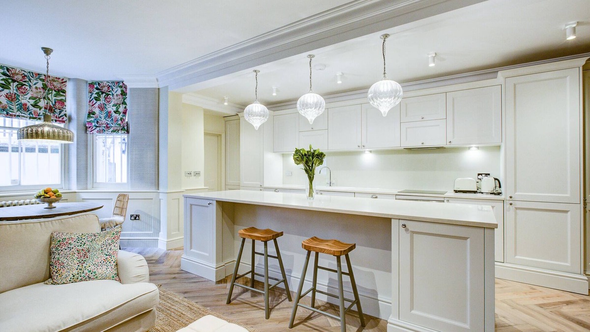 Courtfield Apartment | Stylish 2 bedroom apartment with private courtyard garden