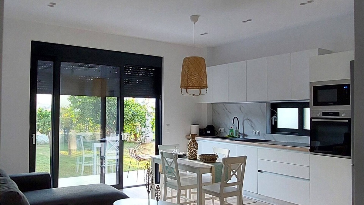 Katakali Cottage | Stylish 2-bedroom apartment. Ideal for a family of 4 or 5; or for two couples.