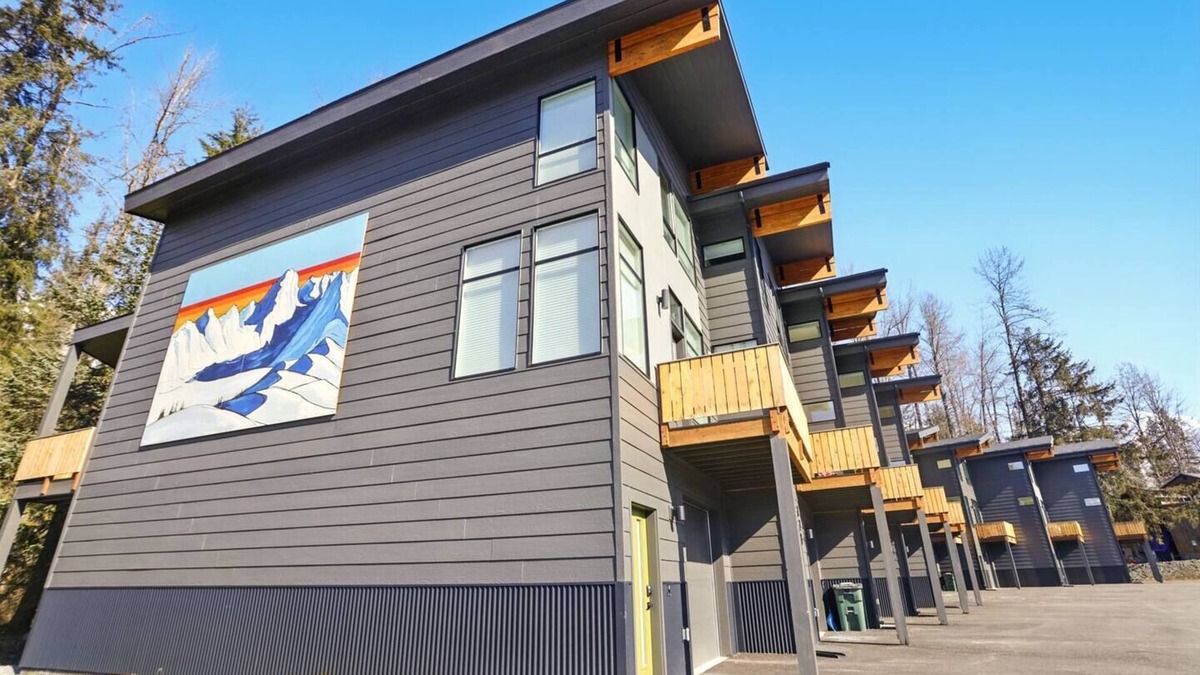 Alyeska House | Stylish 2-Bedroom Townhome in Downtown Girdwood