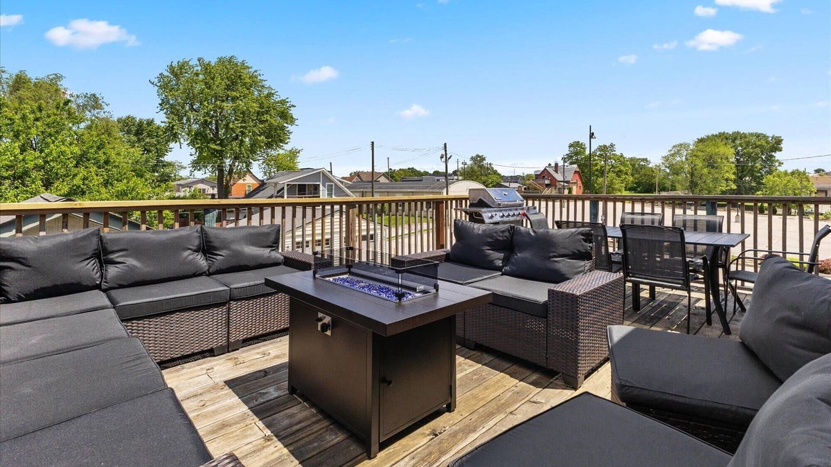 Holy Cross House | Stylish 2-Story Retreat w Balcony & Parking