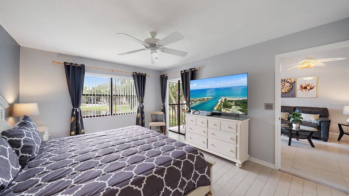 South Bradenton Condo | Stylish 2B-2B Condo near AMI, Beaches & IMG