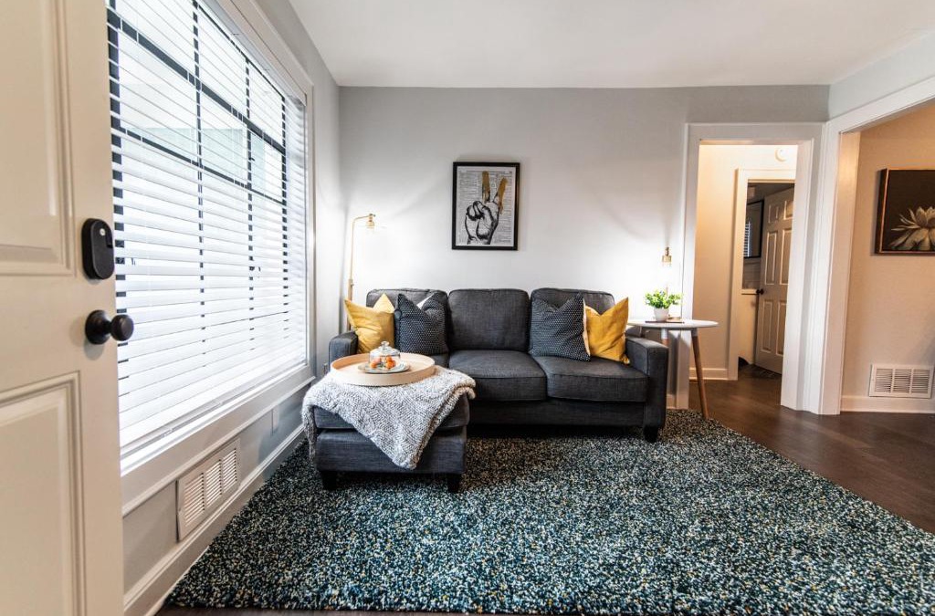 West End House | Stylish 2BR 1 Mile From Downtown And The Aquarium
