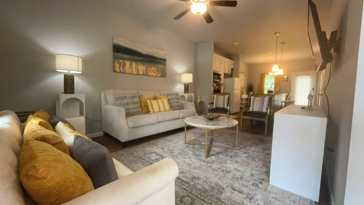 Valdosta Apartment | Stylish 2BR Apartment – Walk to VSU, Short Drive to SGMC