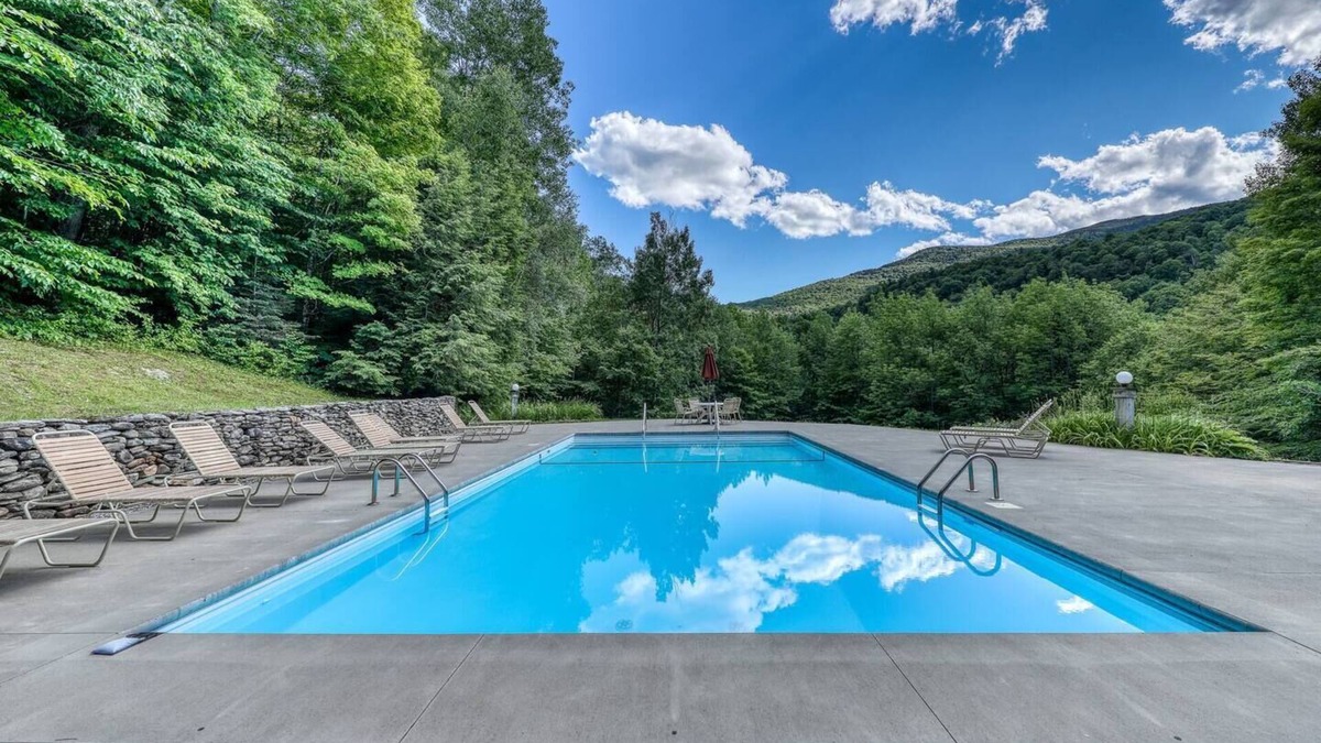 Waitsfield Apartment | Stylish 2BR w/Woodstove Close to Mad River Glen/Sugarbush