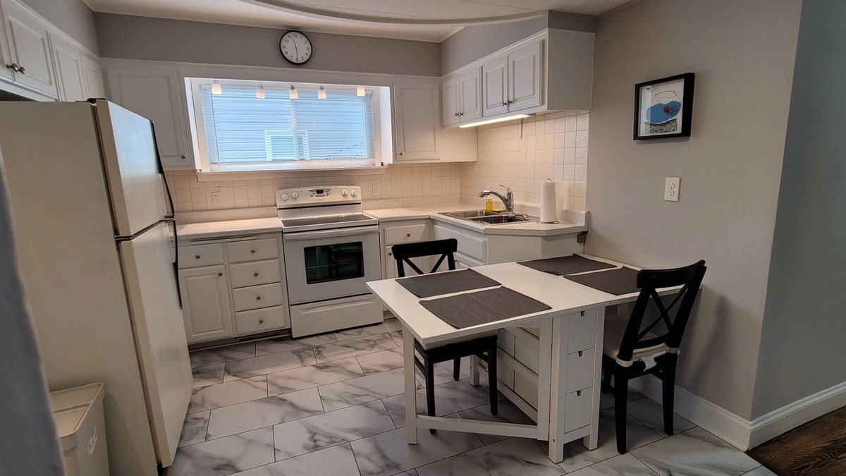 Milwaukee Apartment | Stylish 3-bd place with back yard & free parking