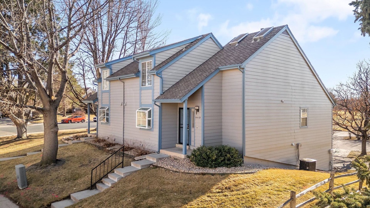Heather Ridge House | Stylish 3-Bedroom Home with Golf Course Backyard