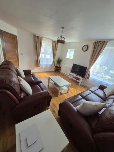 Hull Apartment | Stylish 3 Bedroom House, Perfect for Families and Groups